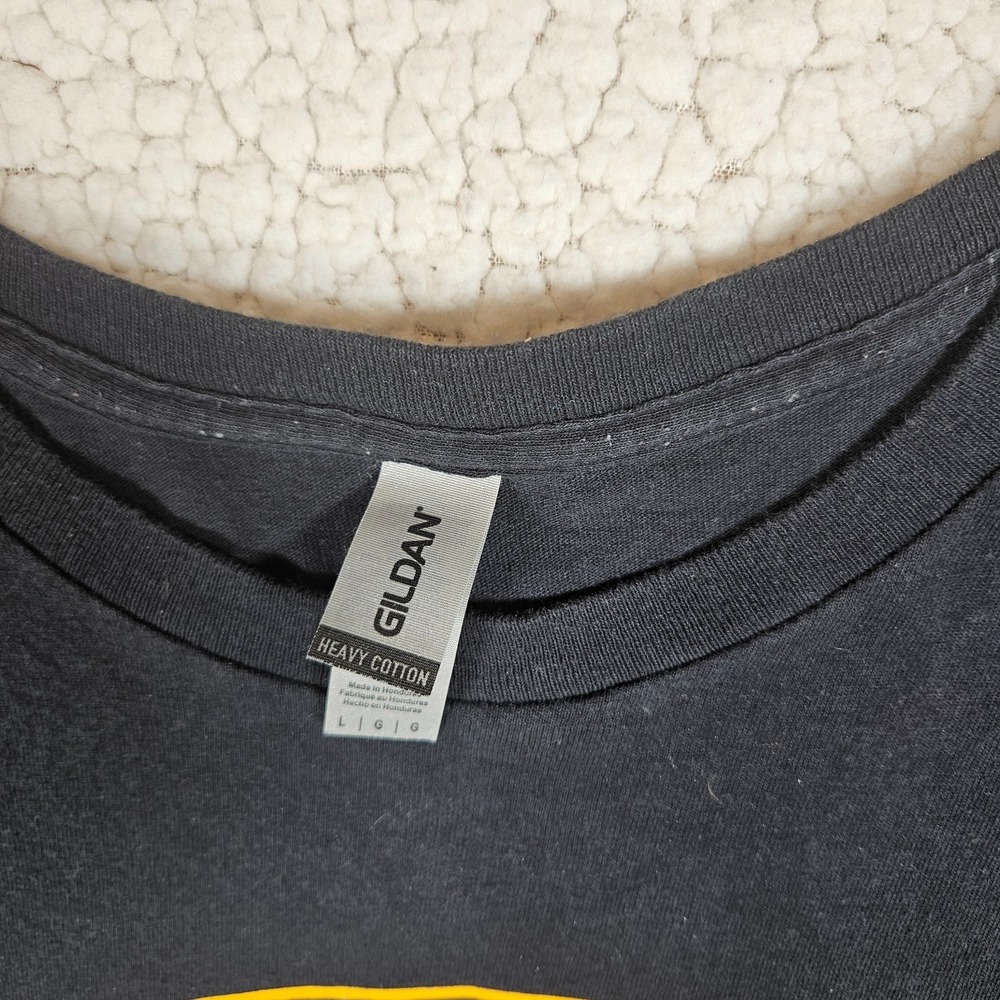 Batman Gildan Heavy Cotton Black Graphic T-Shirt Mens Large Yellow Bat Logo L - Picture 2 of 11
